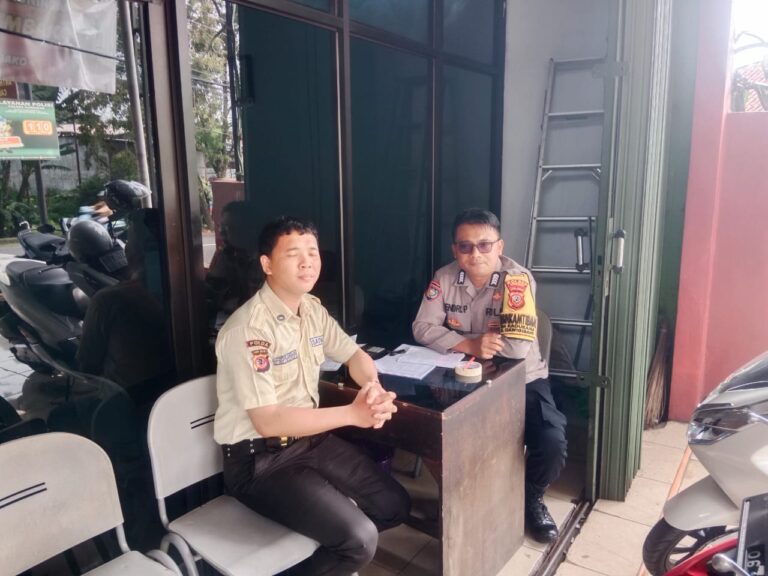 Bhabinkamtibmas Sambangi Satpam Koperasi Artha Guna Mandiri, Imbau Tingkatkan Kewaspadaan Selama Ramadhan 1447 H