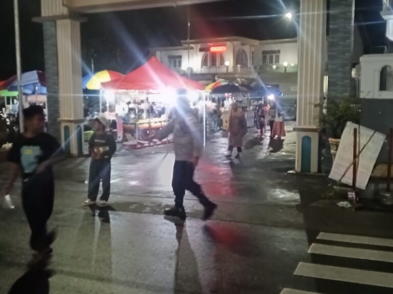 Bhabinkamtibmas Ciawigebang Amankan dan Atur Lalin Shalat Tarawih di Masjid Al Mubarok Desa Pangkalan