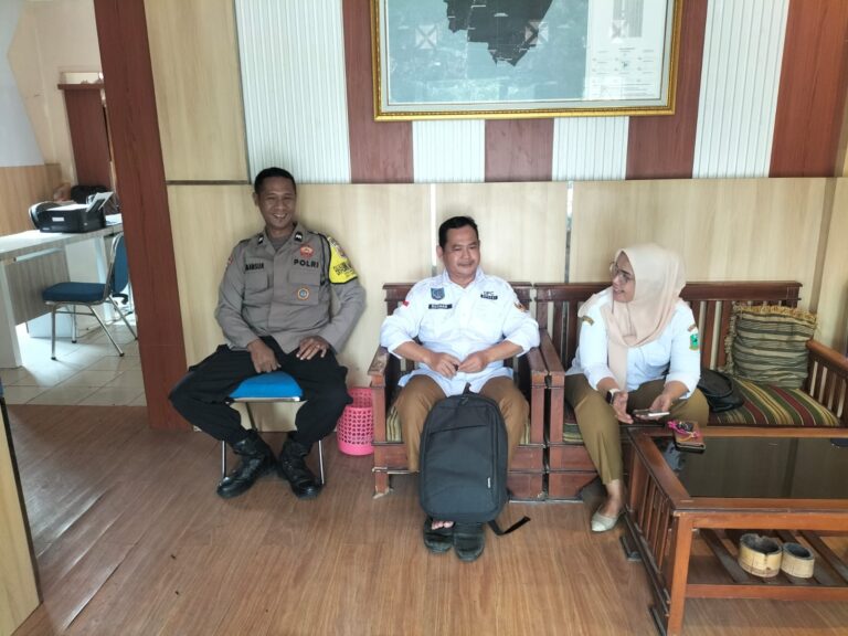 Bhabinkamtibmas Desa Mekarjaya Polsek Ciawigebang Intensifkan Sambang, Perkuat Sinergitas Kamtibmas di Bulan Ramadhan 1447 H