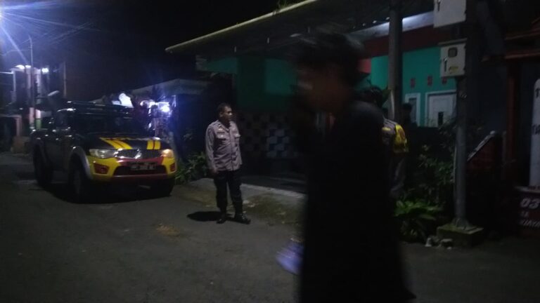 Polsek Subang Laksanakan Patroli Atensi Kapolda Jabar, Antisipasi Tawuran dan Gangguan Kamtibmas Jelang Sahur.