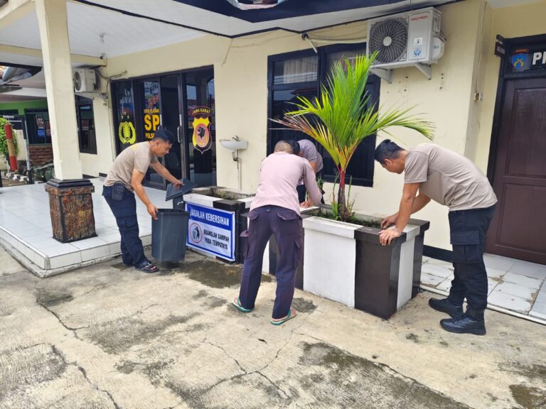 Melalui Operasi Bersih, Jajaran Polsek Ciawigebang Polres Kuningan Perkuat Budaya Hidup Sehat