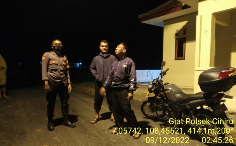 Polsek Ciniru Gelar Patroli Malam, Bubarkan Remaja Nongkrong dan Cegah Tindak Kejahatan