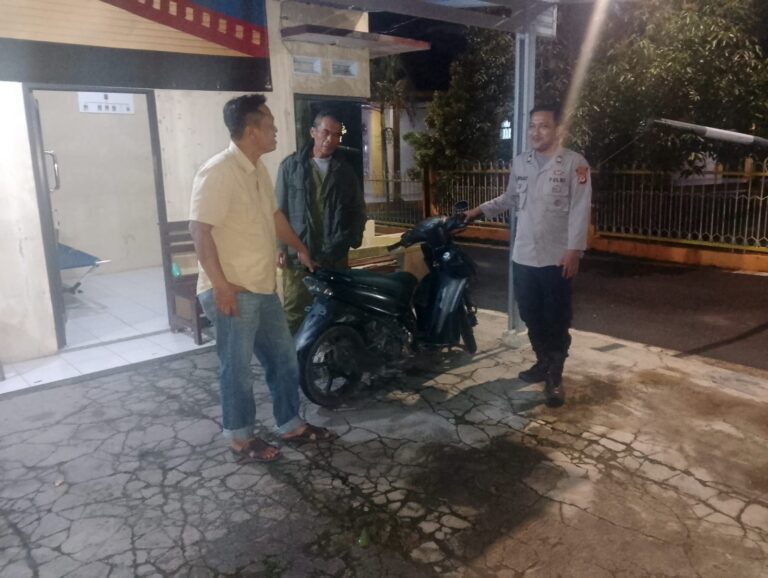 Kapolsek Ciniru, AKP Asep Saeful Rakhman, bersama Anggotanya melakukan pendampingan tanam jagung di sejumlah lahan warga di wilayah hukum Polsek Ciniru.