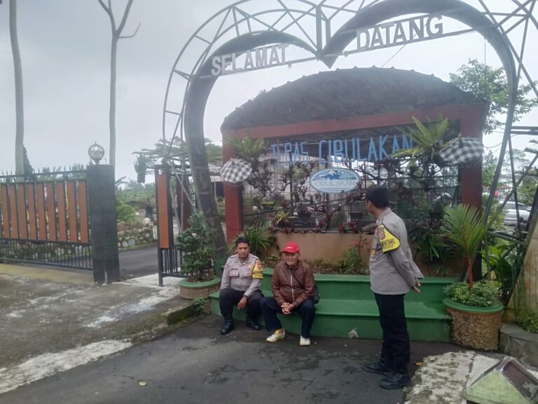 Respon Cepat Unit Patroli Polsek Mandirancan, Amankan Laga Panas Sepak Bola Remao Agar Tetap Damai