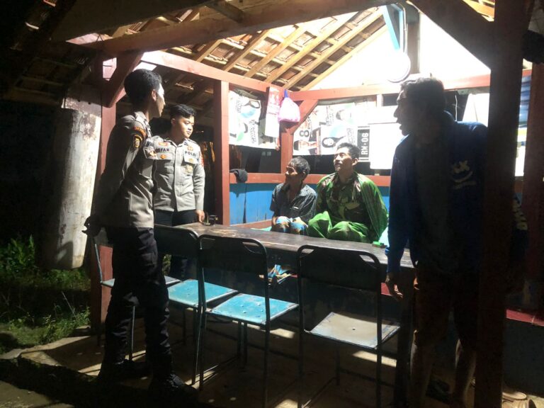 “Polsek Cibingbin Gelar Patroli Malam, Antisipasi C3 dan Gangguan Kamtibmas”