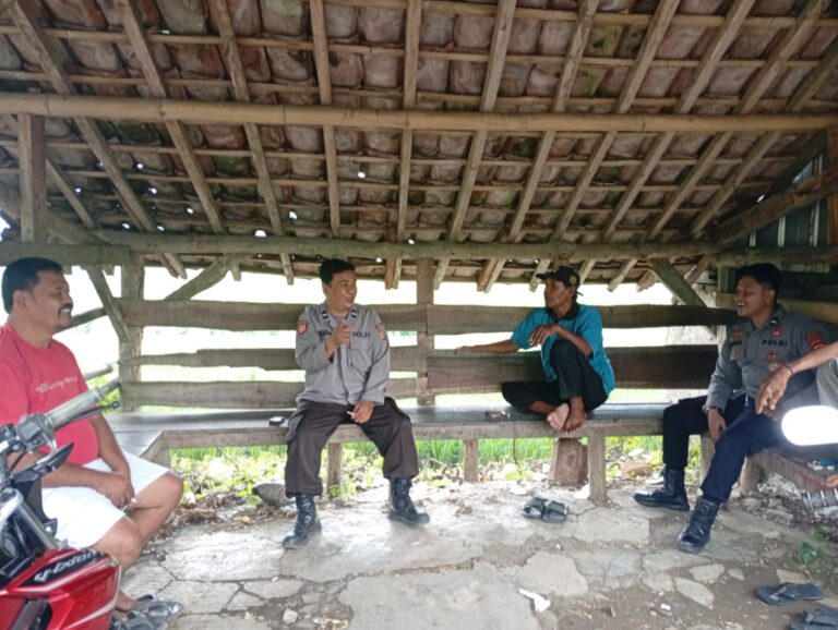 ‘Anggota Patroli Polsek Cibingbin Laksanakan Patroli Dialogis Antisipasi C3, Demi menjaga Kondusifitas diwilayah hukum Polsek Cibingbin’