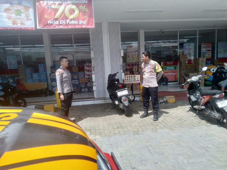 Jamin Kondusifitas Wilayah, Bhabinkamtibmas Polsek Mandirancan Tekan Potensi Premanisme di Minimarket Desa Cirea