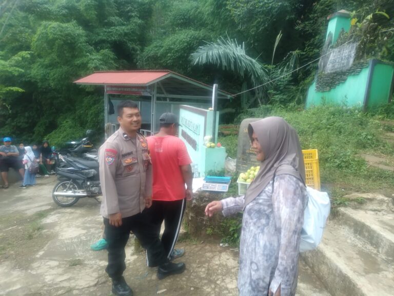 Polsek Kramatmulya Patroli KRYD Siang Hari Ciptakan Situasi Aman Sambangi Warga Desa Pajambon