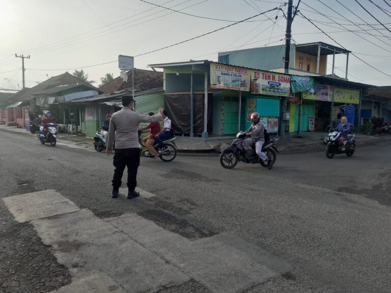 Polsek Lebakwangi Masifkan Program “Pola 6-8”, Pastikan Keselamatan Pelajar dan Kelancaran Arus Pagi