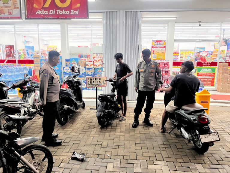 Edukasi Keamanan Mandiri, Ka SPKT 3 Polsek Mandirancan Ajak Karyawan Toko Maksimalkan CCTV