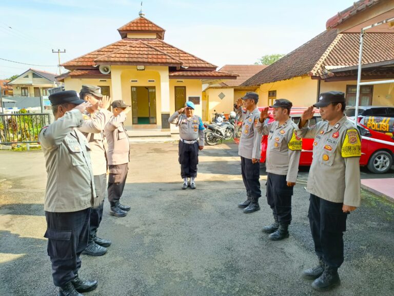 Pagi yang Berwibawa di Mandirancan, Kanit Propam Aiptu Munawan SH Awasi Estafet Tugas Piket