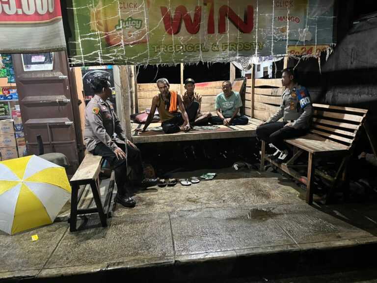 GIAT ANGGOTA PATROLI MEMBERIKAN HIMBAUAN AGAR TETAP JAGA KEAMANAN