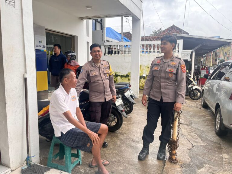 Edukasi di Balik Patroli, Ka SPKT 3 Polsek Mandirancan Ajak Warga Waspada Skimming dan Kenakalan Remaja