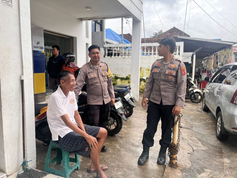 Perisai Keamanan di Jalan Raya, Ka SPKT 3 Polsek Mandirancan Bentengi Perbankan dan Cegah Geng Motor