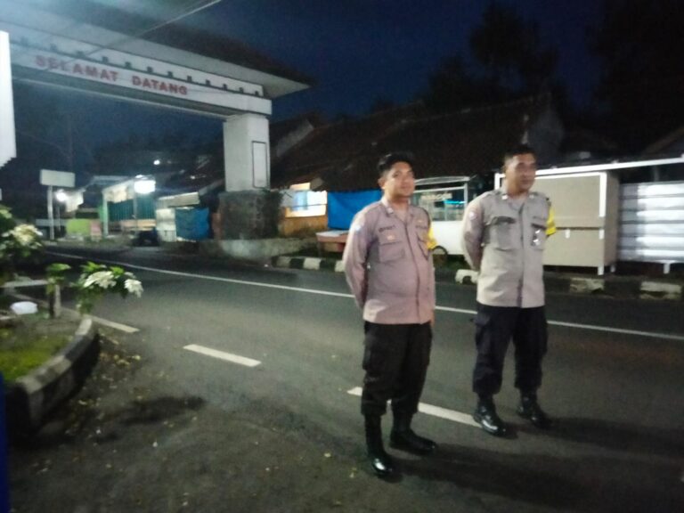 Cegah Gesekan Antar Desa, Ka SPKT 3 Polsek Mandirancan Kawal Kelompok Obrog Menjelang Sahur