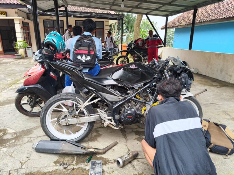 TEGAS! Kapolsek Pancalang Ipda Lukman Hakim Tindak Siswa Bolos Saat Jam KBM, Panggil Orang Tua dan Sekolah untuk Pembinaan Disiplin