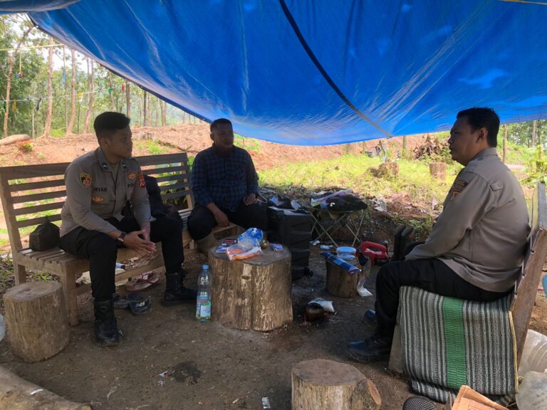 ‘Anggota Patroli Polsek Cibingbin Laksanakan Patroli Dialogis Antisipasi C3, Demi menjaga Kondusifitas diwilayah hukum Polsek Cibingbin’