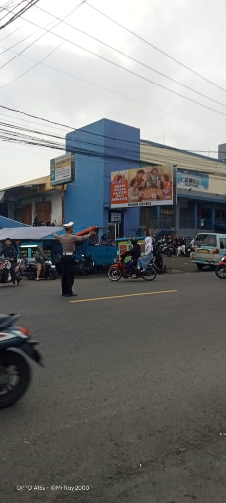 Kapolres Kuningan Dorong Warga Cilimus Disiplin Melalui PH Pagi
