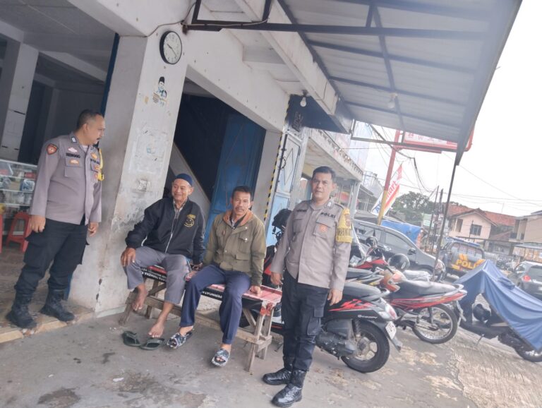 Patroli Dialogis Polsek Cilimus Dorong Partisipasi Warga dalam Menjaga Keamanan Desa Bojong