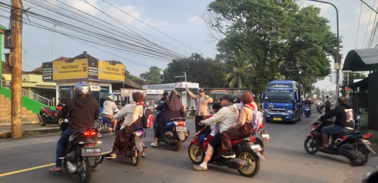 Pelayanan Maksimal Pagi Hari, Polsek Cilimus Turun ke Lapangan