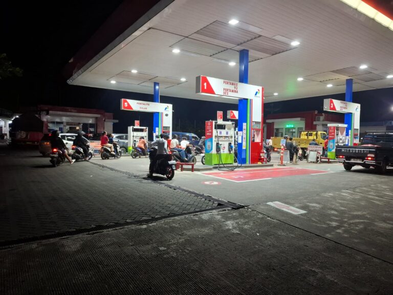 Kehadiran Polisi di SPBU Caracas Berikan Rasa Aman bagi Masyarakat