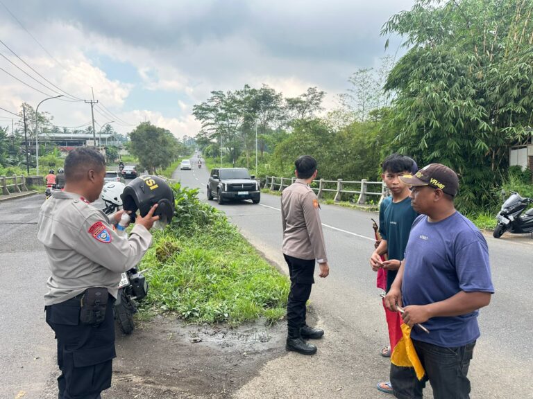 Penguatan Kamtibmas, Polsek Cilimus Gelar Patroli Dialogis di Jalur Baru