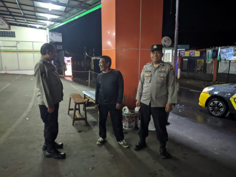 Patroli Malam Polsek Cilimus Hadirkan Rasa Aman bagi Warga Caracas