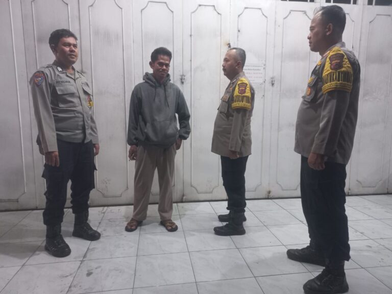 Patroli Malam Polsek Cilimus Perkuat Keamanan Wilayah Cigandamekar