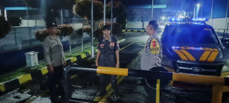 Antisipasi Gangguan Kamtibmas, Polsek Cilimus Patroli Objek Vital di Malam Ramadhan