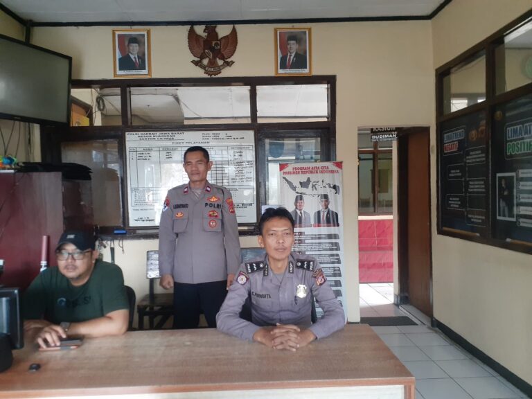 Personel Polsek Cilimus Siaga Penuh di Mako Selama Bulan Suci Ramadhan