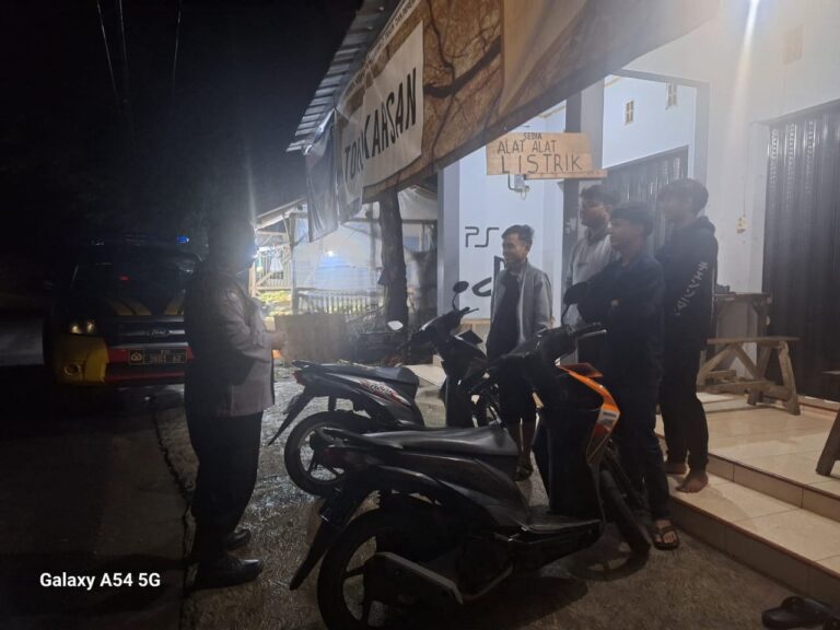 Polsek Ciwaru Sosialisasikan Bahaya Perang Sarung kepada Remaja