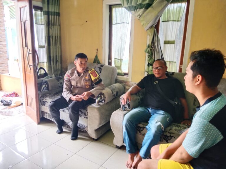 Bhabinkamtibmas Sambang Warga Dusun Pahing, Ajak Jaga Kamtibmas Selama Ramadhan 1447 H