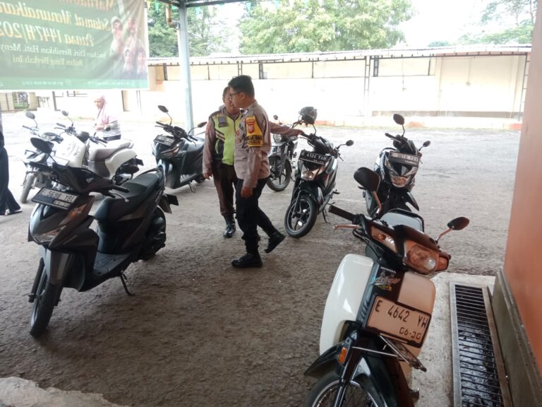 Bhabinkamtibmas Sambangi Satpam Toko, Imbau Tingkatkan Kewaspadaan Selama Ramadhan 1447 H