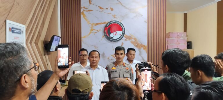 Polres Kuningan Sikat Jaringan Narkoba: 5 Tersangka Diringkus, Ribuan Butir Obat Keras dan Sabu Disita!