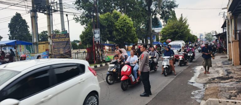 Personel Pos PAM Ciawigebang Ops Ketupat Lodaya 2026 Laksanakan Pengamanan dan Pengaturan Lalu Lintas Pasca Idul Fitri