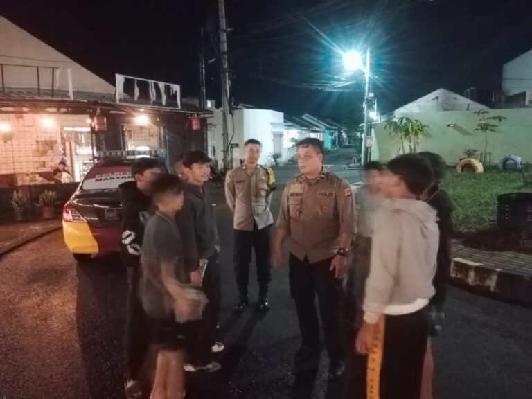 Cegah Gangguan Kamtibmas Jelang Idul Fitri 1447 H, Bhabinkamtibmas Polsek Ciawigebang Intensifkan Patroli KRYD Malam Hari di Ciawigebang