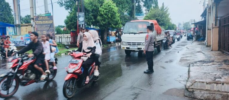Personel Pos PAM Ciawigebang Ops Ketupat Lodaya 2026 Intensifkan Pengaturan Lalu Lintas Pasca Idul Fitri