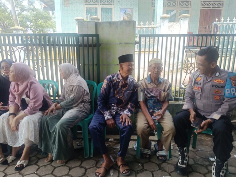 Polsek Ciwaru Pererat Silaturahmi dengan Warga Melalui Kegiatan Sambang