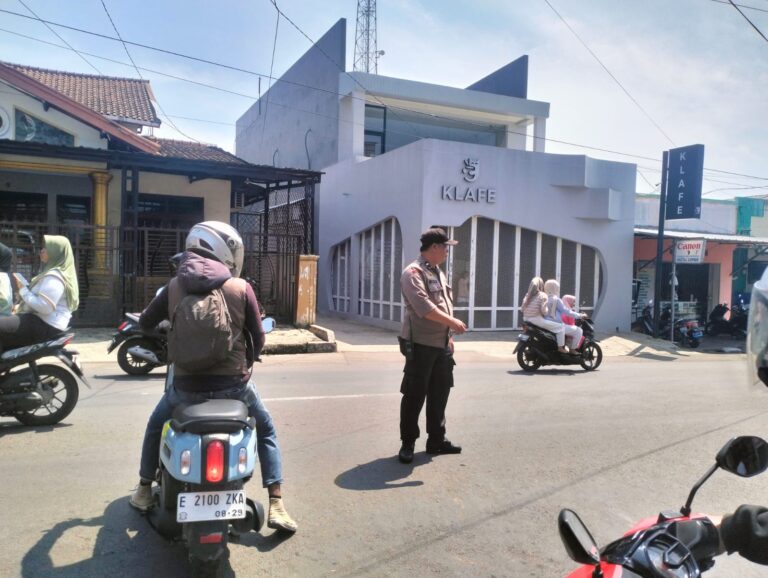 Ops Ketupat Lodaya 2026, Personel Pos PAM Ciawigebang Intensifkan Pengamanan Arus Balik Lebaran 2026 di Jalan Raya Siliwangi Ciawigebang