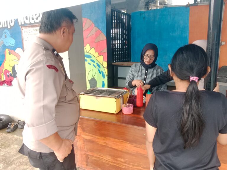 Patroli KRYD Libur Lebaran 2026, Bhabinkamtibmas Polsek Ciawigebang Sambangi Dino Waterpark Antisipasi Gangguan Kamtibmas