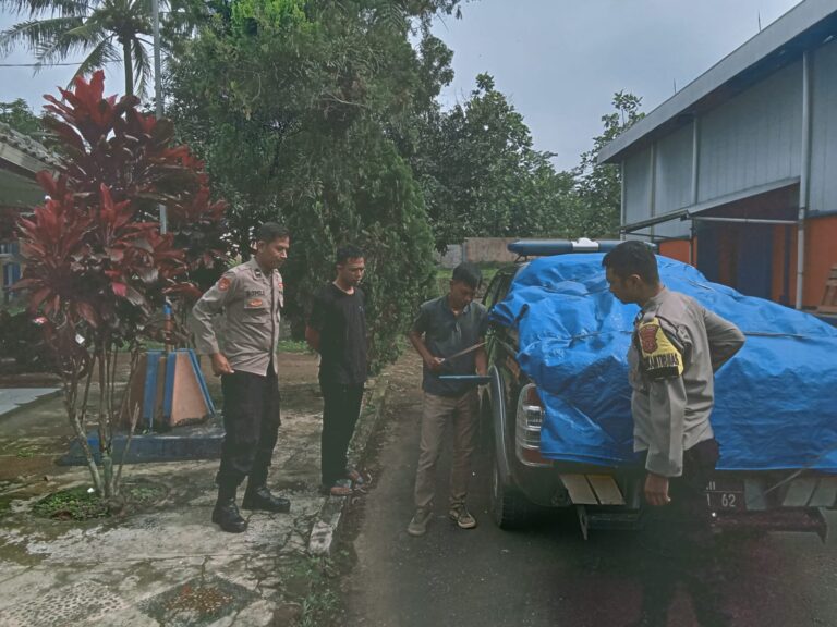 Dukung Ketahanan Pangan, Polsek Ciawigebang Fasilitasi Penjualan Jagung Petani Desa Geresik ke Bulog Bandorasa