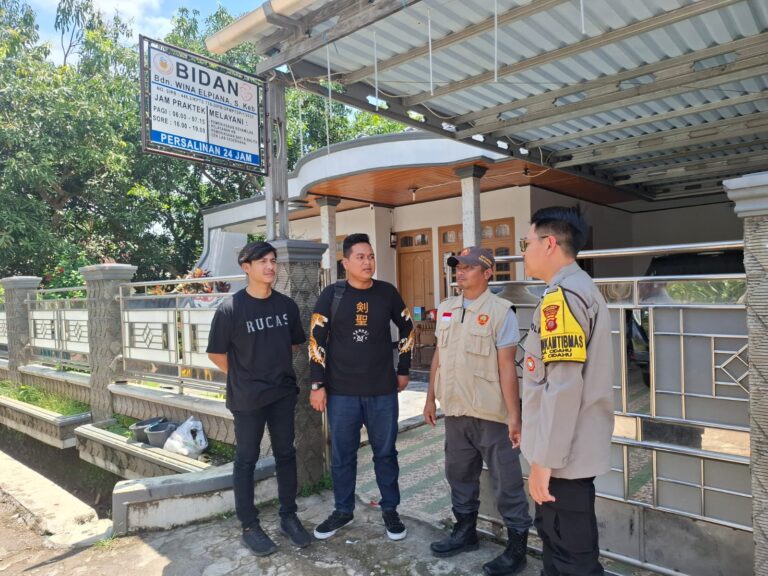 Polsek Cidahu Lakukan Patroli, Sambangi Anggota Linmas di Desa Kertawana Sampaikan Himbauan