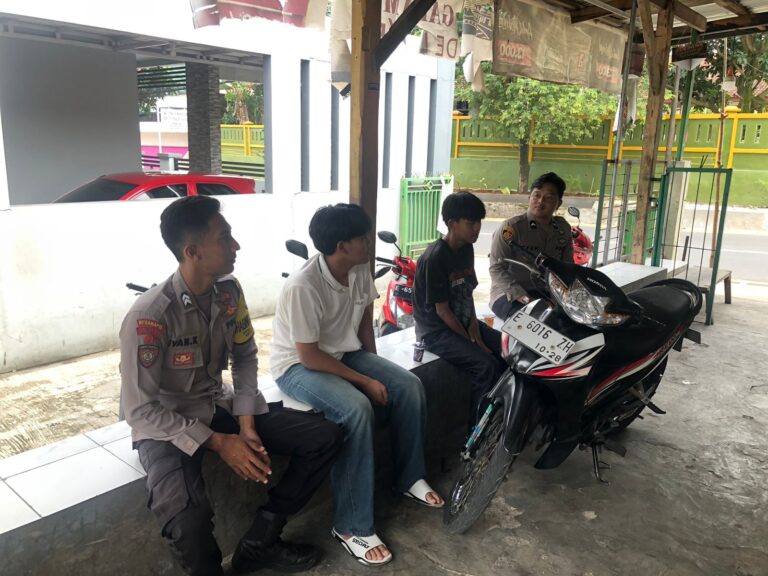 ‘Anggota Patroli Polsek Cibingbin Laksanakan Patroli Dialogis Antisipasi C3, Demi menjaga Kondusifitas diwilayah hukum Polsek Cibingbin’