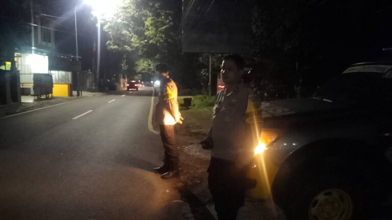 Patroli Malam Hingga Dini Hari, Kapolsek Mandirancan Sambangi Griya Pejaten