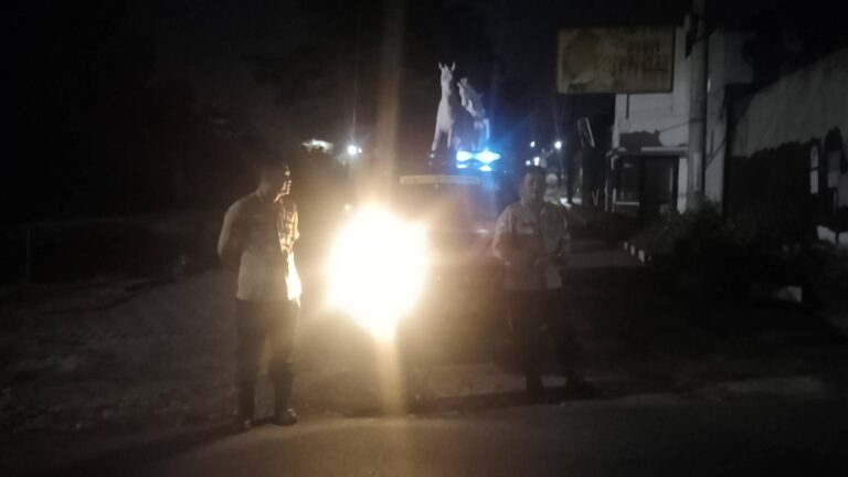 Cegah Kriminalitas Dini Hari, Kapolsek Mandirancan Sisir Komplek Griya Pejaten