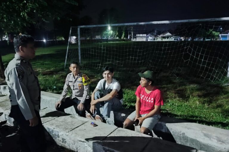 Polsek Mandirancan Tegas Cegah Kenakalan Remaja, Ka SPKT 1 Pimpin Sambang di Apang Bola