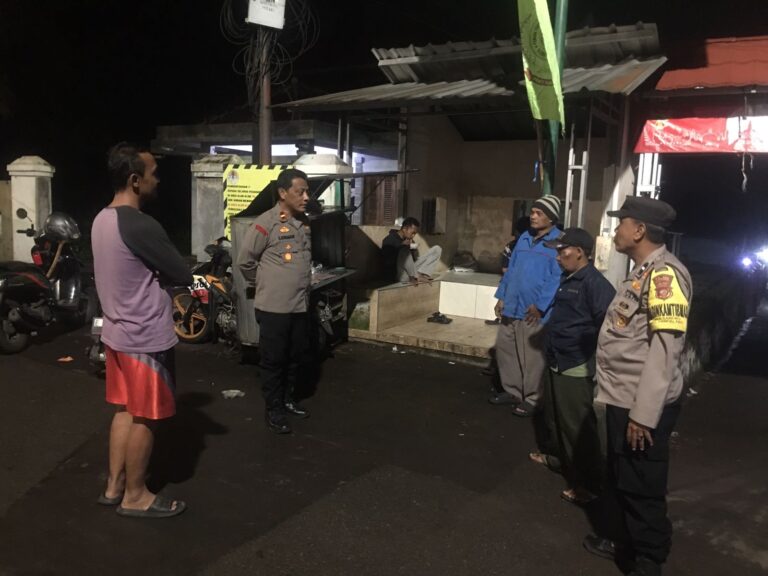 IPDA Lukman Hakim Pimpin Langsung Patroli Malam di Desa Silebu, Perkuat Himbauan Kamtibmas dan Antisipasi C3 Demi Wujudkan Situasi Aman dan Kondusif