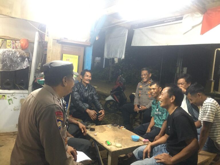 Kapolsek Pancalang Pimpin Patroli KRYD dan Dialogis Tengah Malam di Desa Patalagan, Perkuat Antisipasi C3 dan Ajak Warga Bersinergi Jaga Kamtibmas
