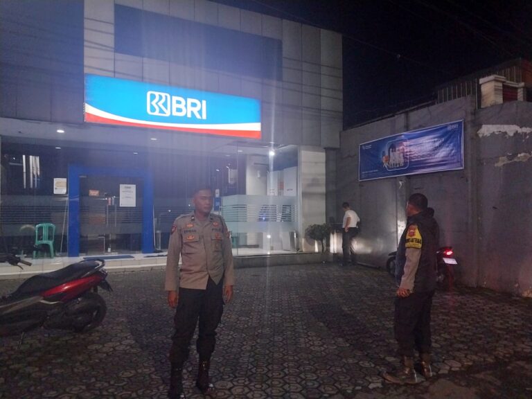 Patroli Malam Hari Polsek Kramatmulya Jaga Harkamtibmas di Wilayah Hukum Sambangi Bank BRI Unit Kramatmulya