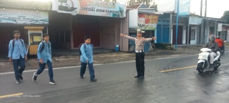 Rawan Pagi Terkendali, Polsek Cilimus Hadir di Tengah Aktivitas Warga